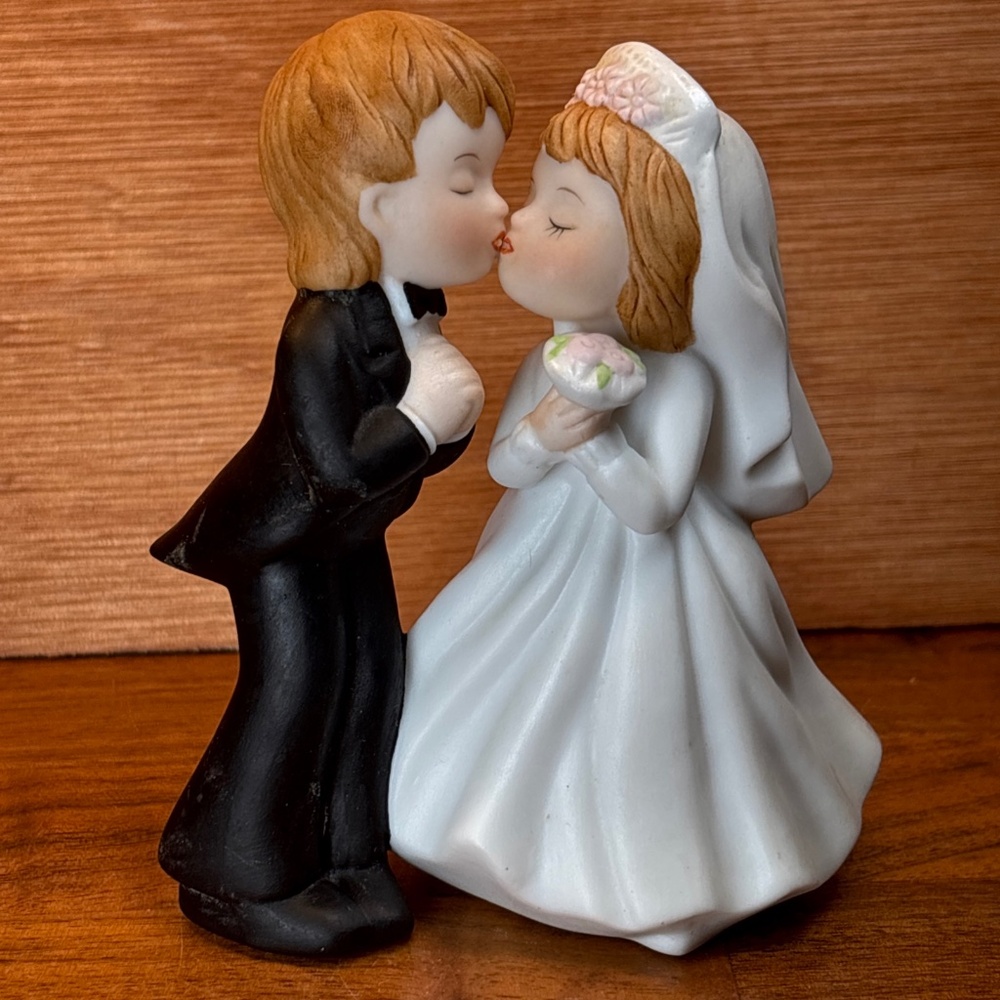 Lefton Bride and Groom Kissing Porcelain Figurine in White and Black